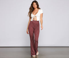 All That Flair – Ausgestellte Hose mit Blumenmuster