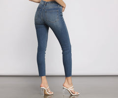 Clara – Hoch sitzende Skinny-Jeans in Destroyed-Optik