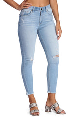 Clara Jeans mit hohem Bund und ausgefranstem Saum