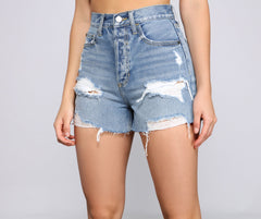 Reese – Hoch sitzende Shorts aus zerstörtem Denim