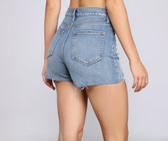 Reese – Hoch sitzende Shorts aus zerstörtem Denim