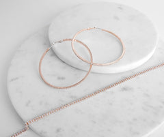 Conjunto de gargantilla y pendientes de aro con diamantes de imitación