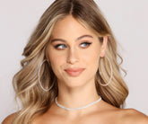 Set aus Strass-Halsband und Creolen