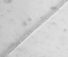 Precioso y delicado conjunto de gargantilla y tachuelas