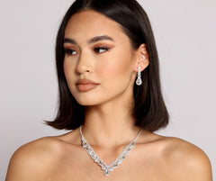 Conjunto de collar y plumero con lágrima de diamantes de imitación Reign In