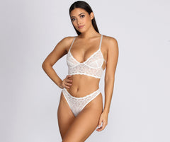 Tanga de encaje transparente delicado