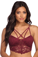 Bralette de encaje con parte delantera enrejada