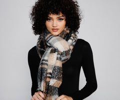 Karierter, gemütlicher, ausgefranster Deckenschal