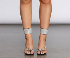 Tacones de aguja con diamantes de imitación de No Other Woman