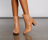 Retro Babe Stiefeletten aus Kunstlackleder