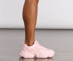Klobige Sneakers mit Farbakzenten