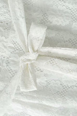 Vestido mini con ojales en blanco puro de One Wish