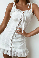 Vestido recto cruzado con cordón de encaje