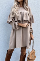 Arbeitskleider mit einfarbiger Falte und O-Ausschnitt