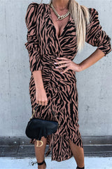 Elegante Arbeitskleider mit V-Ausschnitt und unregelmäßigem Druck