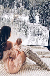 Medias tejidas con bolas esponjosas