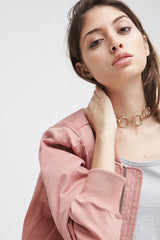 Gargantilla de anillo metálico