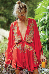 Ethic Minikleid mit V-Ausschnitt und Stickerei