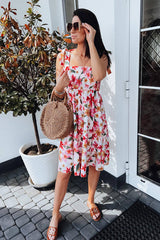 Date un capricho con este minivestido con lazo y estampado floral