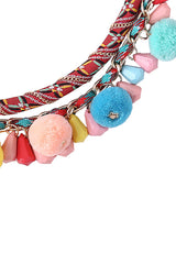 Collar étnico y pendientes esponjosos