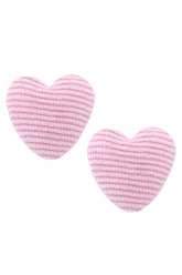 Pendientes encantadores de corazón plumoso