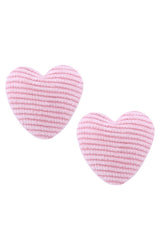 Pendientes encantadores de corazón plumoso