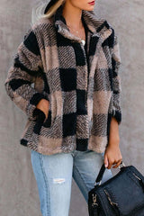 Plüschjacke mit kariertem Revers