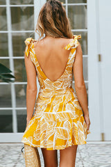 Vestido entallado con lazo y estampado de hojas