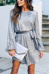 Glamorous – Minikleid mit Pailletten und Bindegürtel