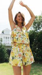 Gelbes Set aus Tanktop und Shorts mit Blumenmuster