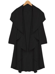 Gabardinas con solapas brillantes y dobladillos asimétricos lisos