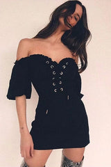 Vestido cruzado con volantes en el dobladillo