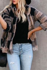 Plüschjacke mit kariertem Revers