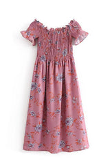 Vestido midi con hombros descubiertos y estampado rosa