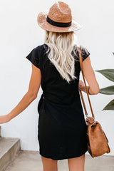 Vestido mini recto de manga corta Love and Joy