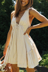 Embrace The Love – Babydoll-Minikleid mit V-Ausschnitt und A-Linie