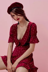 Minivestido con cuello marinero y corazón rojo