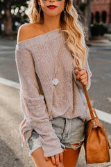 Locker sitzende Pullover mit einer Schulter