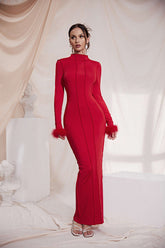 Rückenfreies Maxikleid mit Federärmeln und Nähten