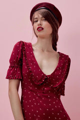 Minivestido con cuello marinero y corazón rojo