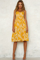 Vestido midi con estampado de hojas y botones