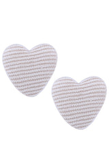 Pendientes encantadores de corazón plumoso