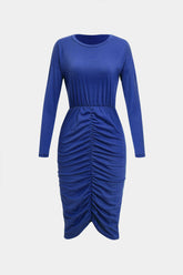 Gerafftes, figurbetontes Midikleid