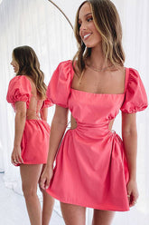 Vestido mini de manga corta sin espalda de Next To Town