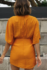 Impresionante minivestido elegante de manga corta