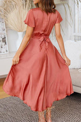 Days Like Today – Midikleid mit Bindegürtel und hohem Bund