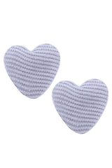 Pendientes encantadores de corazón plumoso