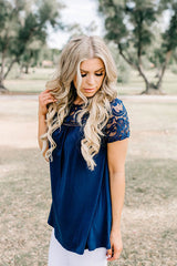 Romantische Bluse mit Spitzenstickerei