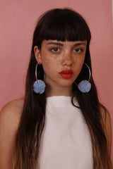 Pendientes de aro con bolas esponjosas