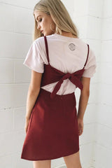 Vestido mini de tirantes finos con lazo en la espalda